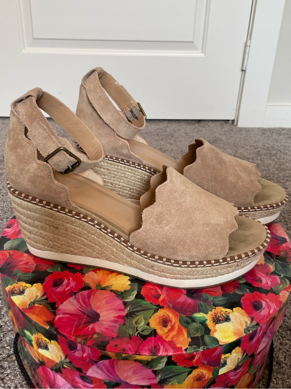 CROWN VINTAGE DAFFODIL ESPADRILLE WEDGE SANDAL SIZE 10